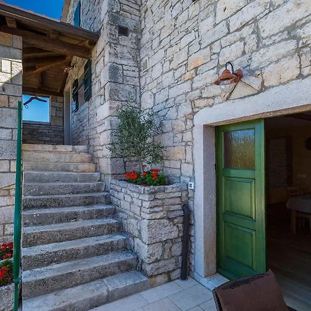 Ulika Nyaraló Poreč