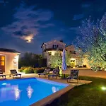 Semesterbostad Ulika *