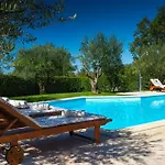 בית נופש Ulika פורץ