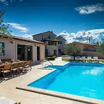 בית נופש Ulika