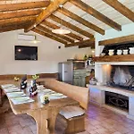 בית נופש Ulika פורץ