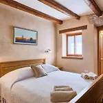 בית נופש Ulika פורץ